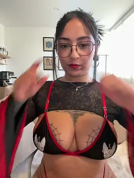Rae Lil White online show from 28, 5, 2026