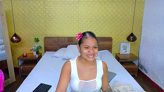 Snapshot of Squirter_pussybomb chatting on 7, 2, 2025 Squirter pussybomb online show from 7, 2, 2025