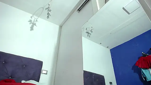 Squirter pussybomb online show from 7, 11, 2025