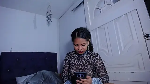 Squirter pussybomb online show from 16, 4, 2026