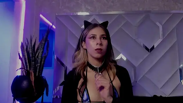 Snapshot of Sara_Foxx1 chatting on 14, 10, 2025 Sara Foxx1 online show from 14, 10, 2025