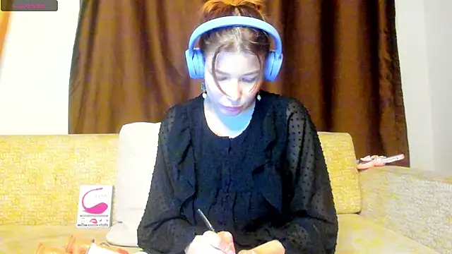 Leila purr18 online show from 27, 9, 2025