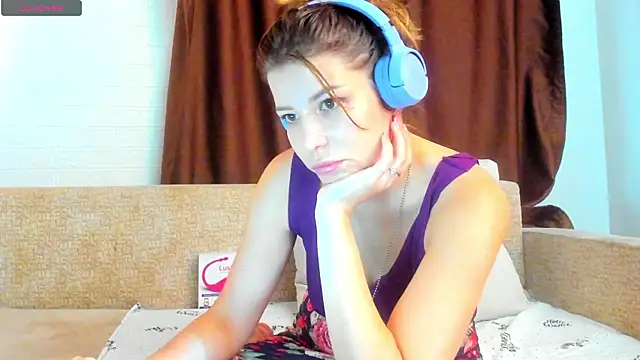 Leila purr18 online show from 15, 9, 2025