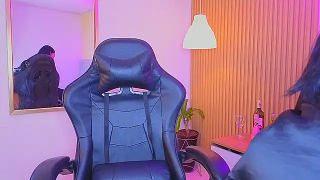 Dakota diaz  online show from 15, 4, 2026