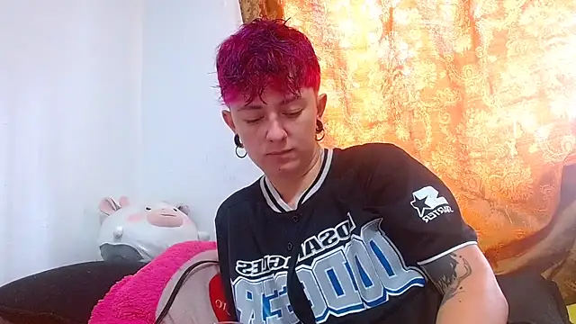 Snapshot of tomboyblue chatting on 17, 5, 2026 tomboyblue online show from 17, 5, 2026