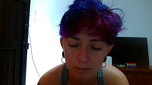Snapshot of tomboyblue chatting on 13, 5, 2026 tomboyblue online show from 13, 5, 2026