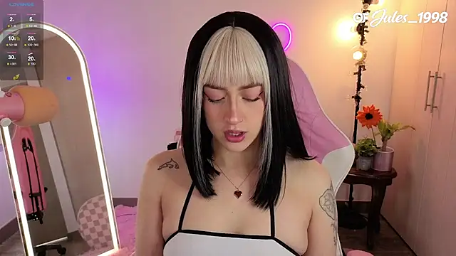 Snapshot of violet_ch chatting on 14, 5, 2026 violet ch online show from 14, 5, 2026
