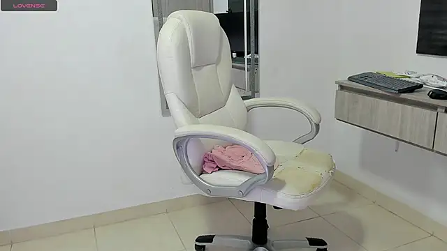 Snapshot of dahian_carter chatting on 12, 9, 2025 dahian carter online show from 12, 9, 2025