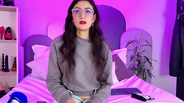 SophieGomez22 online show from 22, 4, 2026