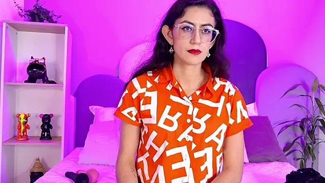 Snapshot of SophieGomez22 chatting on 4, 5, 2026 SophieGomez22 online show from 4, 5, 2026
