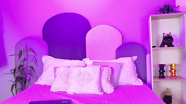 SophieGomez22 online show from 17, 4, 2026