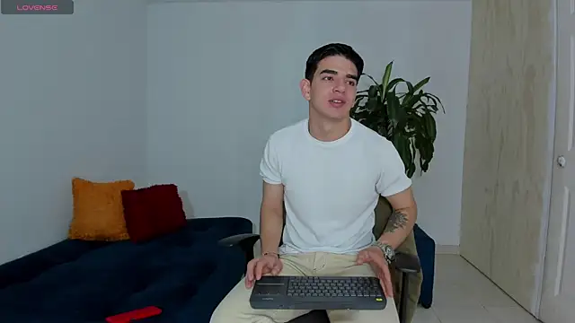 Ares Johnson online show from 29, 10, 2025