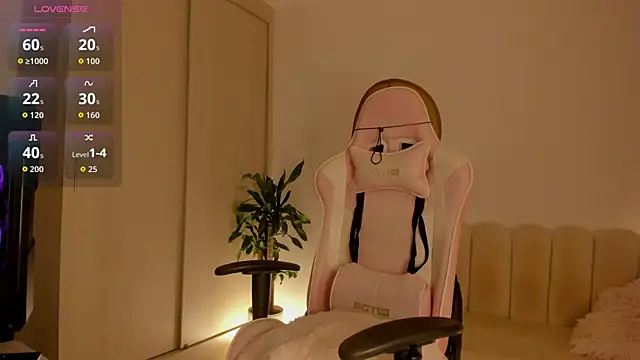 Snapshot of LittleSofia_ chatting on 10, 10, 2025 LittleSofia online show from 10, 10, 2025