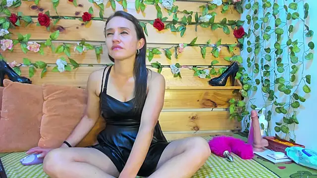 daniela casallas  online show from 7, 10, 2025