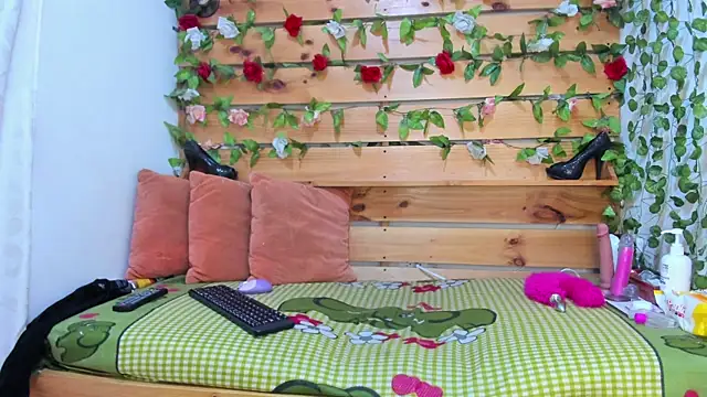 daniela casallas  online show from 30, 10, 2025