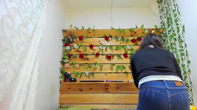 daniela casallas  online show from 10, 11, 2025