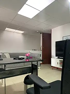 DanielGomez9 online show from 4, 4, 2026