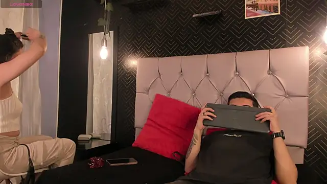 BradLovEmma  online show from 7, 11, 2025