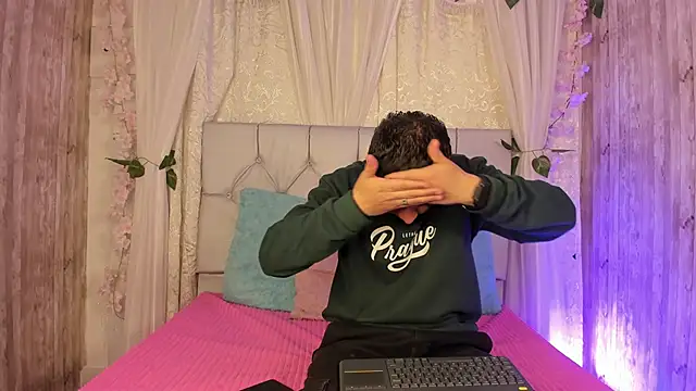 BradLovEmma  online show from 3, 11, 2025