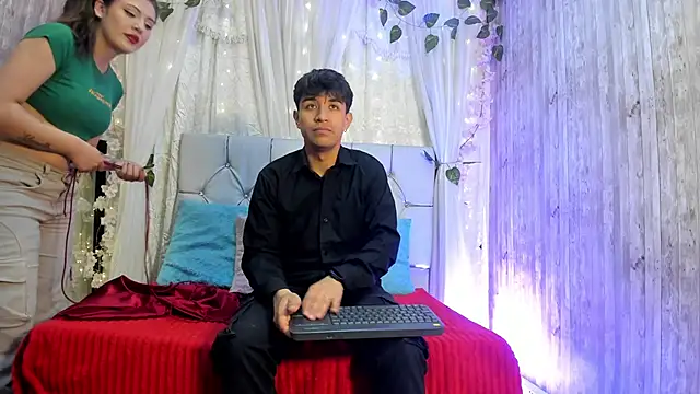 BradLovEmma  online show from 28, 10, 2025