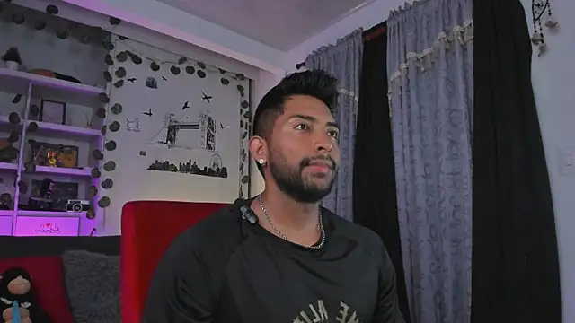 Snapshot of Couple_muscle1 chatting on 18, 11, 2025 Couple muscle1 online show from 18, 11, 2025