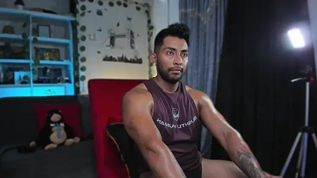 Snapshot of Couple_muscle1 chatting on 20, 10, 2025 Couple muscle1 online show from 20, 10, 2025