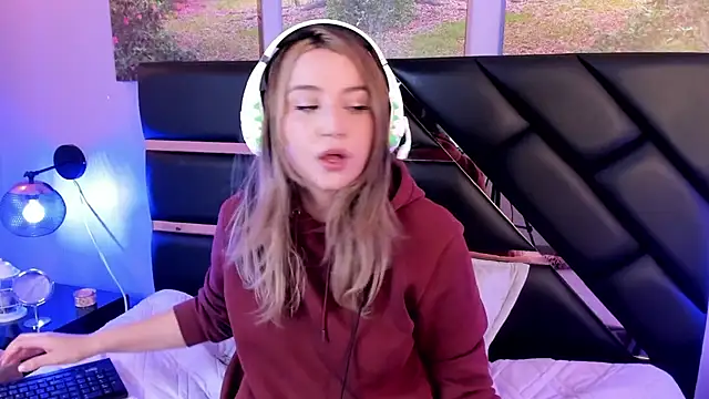 Annie mone online show from 10, 12, 2024