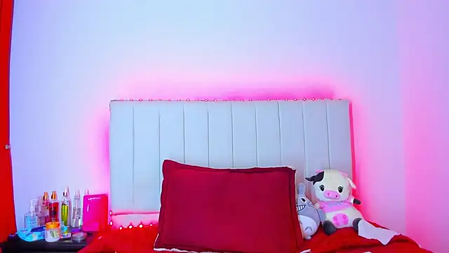caro lyne  online show from 4, 5, 2026