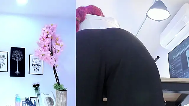 Snapshot of Siouxsie_cenobite chatting on 28, 10, 2025 Siouxsie cenobite online show from 28, 10, 2025