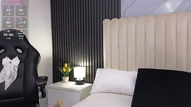 Madiee Rhea online show from 7, 4, 2026