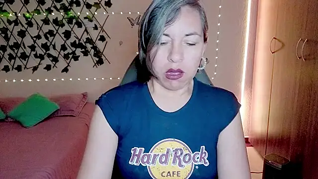 Lady breaks hearts online show from 22, 11, 2025