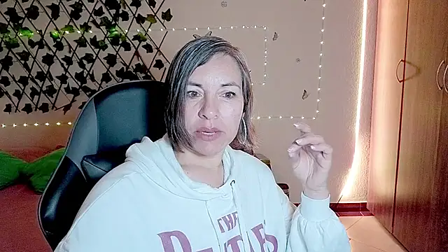 Lady breaks hearts online show from 14, 11, 2025