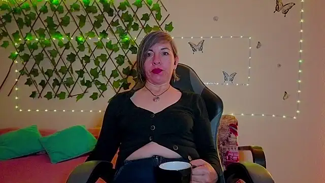 Lady breaks hearts online show from 12, 11, 2025