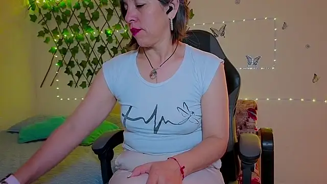 Lady breaks hearts online show from 15, 10, 2025