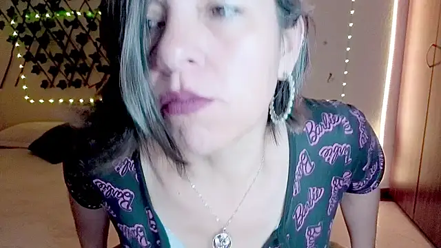 Lady breaks hearts online show from 17, 12, 2025