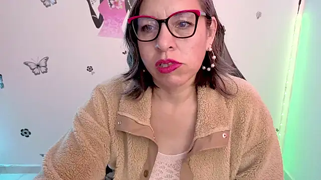 Lady breaks hearts online show from 3, 6, 2026