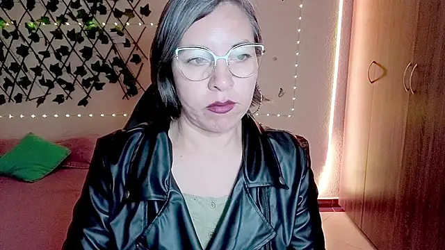 Lady breaks hearts online show from 27, 11, 2025