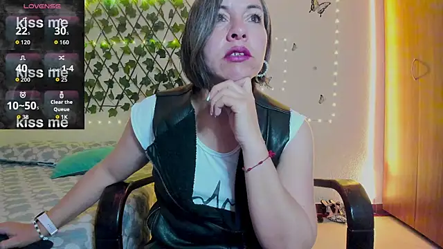 Lady breaks hearts online show from 18, 9, 2025