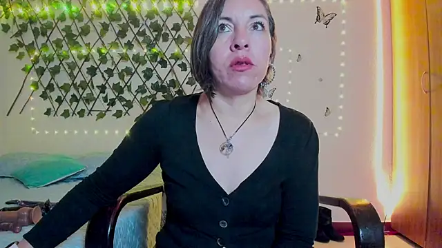 Lady breaks hearts online show from 30, 9, 2025