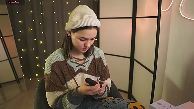 Addelin Moon online show from 29, 1, 2025