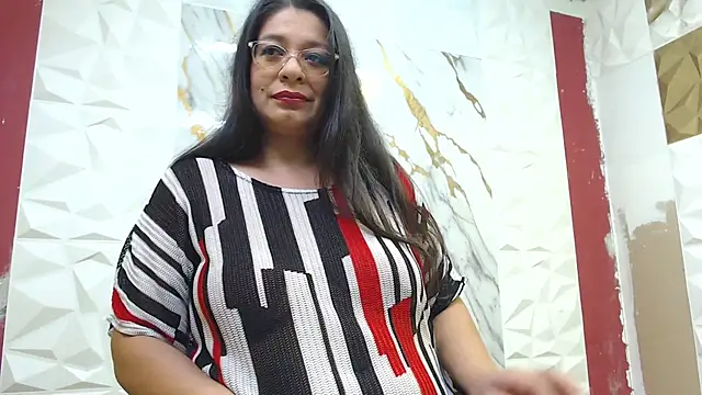 MiaCallie online show from 11, 11, 2025