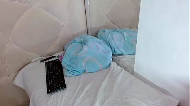 Dollbehavior  online show from 25, 1, 2025