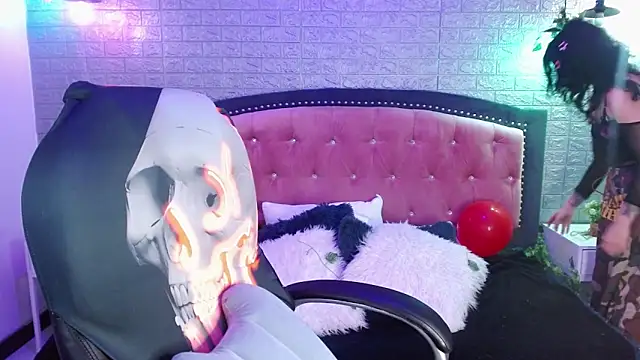 REDHOTTER  online show from 5, 3, 2026