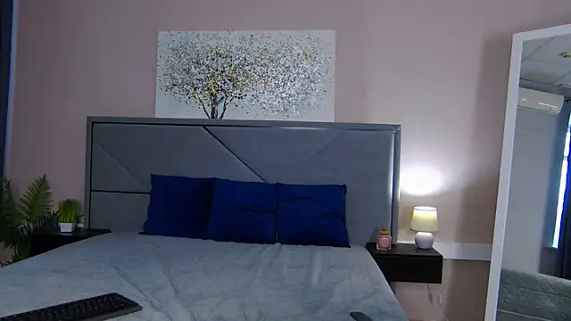 NicoleRosss online show from 17, 4, 2026