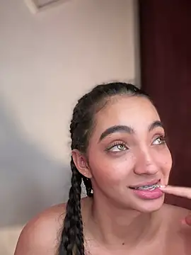 AdelineEvanss online show from 20, 3, 2025