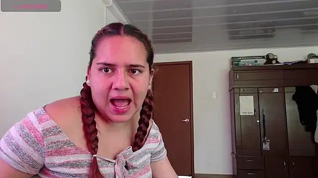 Lexyevans online show from 6, 10, 2025