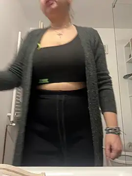 AllysonK online show from 10, 4, 2026