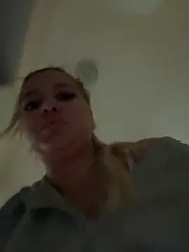 Snapshot of AllysonK chatting on 18, 5, 2026 AllysonK online show from 18, 5, 2026