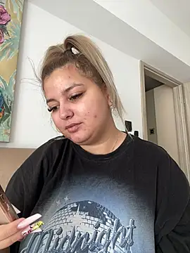 AllysonK online show from 6, 3, 2025