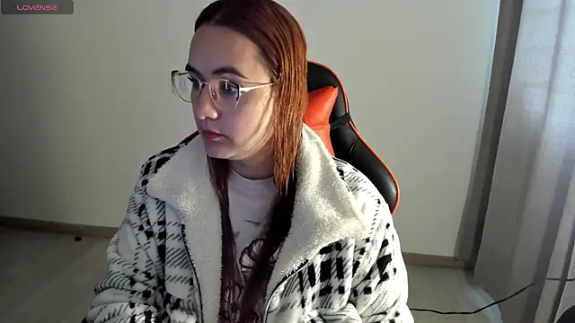 Snapshot of maryluna95 chatting on 14, 10, 2025 maryluna95 online show from 14, 10, 2025